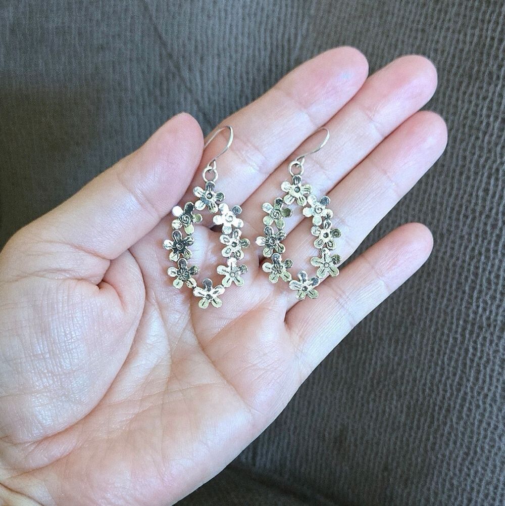 Noa Zuman Silver🤍 Floral🌸 Wreath Dangle Earrings - Picture 15 of 16